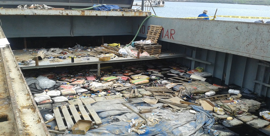Detalle de insumos no evacuados del barco encallado. (Galápagos. 2015)