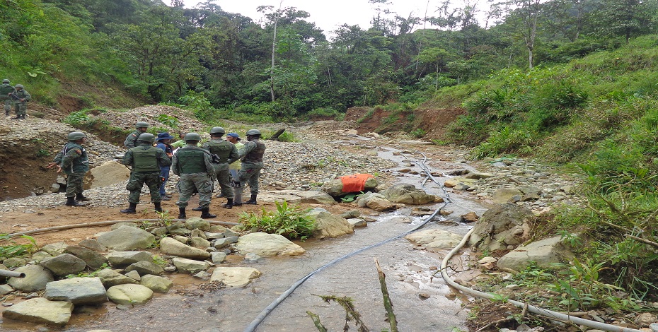 Resguardo militar del área intervenida. (La Maná-Cotopaxi. 2014)