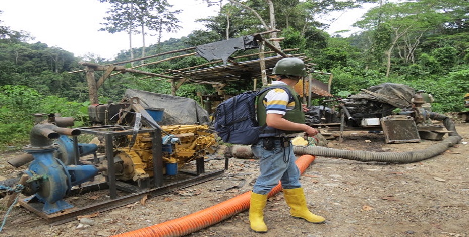 Toma de información de maquinaria utilizada en minería ilegal. (San Lorenzo-Esmeraldas. 2012)