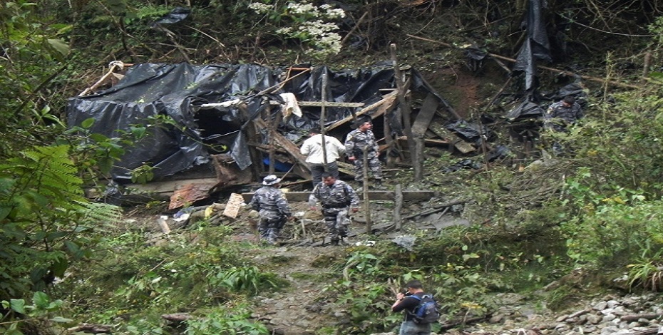 Desmantelamiento de un campamento minero. (Podocarpus-Zamora Chinchipe. 2012)